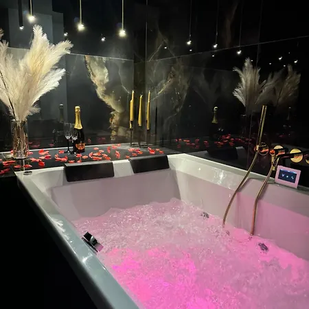 Apartament SPA Studio z jacuzzi, fotel do masażu, TV 85, parking, Wiślane Tarasy *