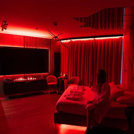 SPA Studio z jacuzzi, fotel do masażu, TV 85, parking, Wiślane Tarasy